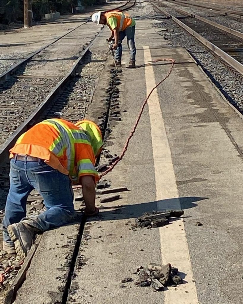 chipping on train platforms